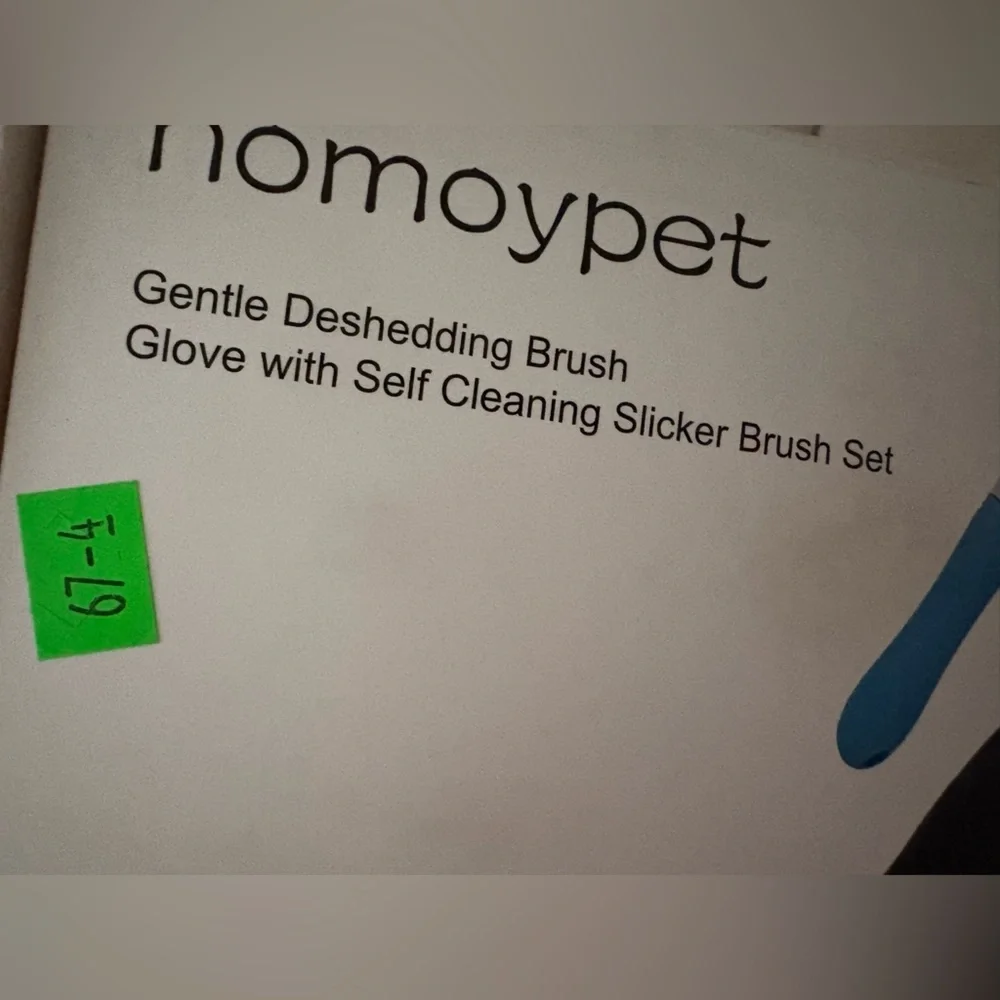 Nomoypet Deshedding Brush and Glove Set